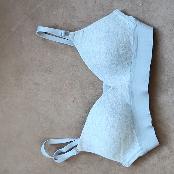 Pink Bras - Picture 5 of 5